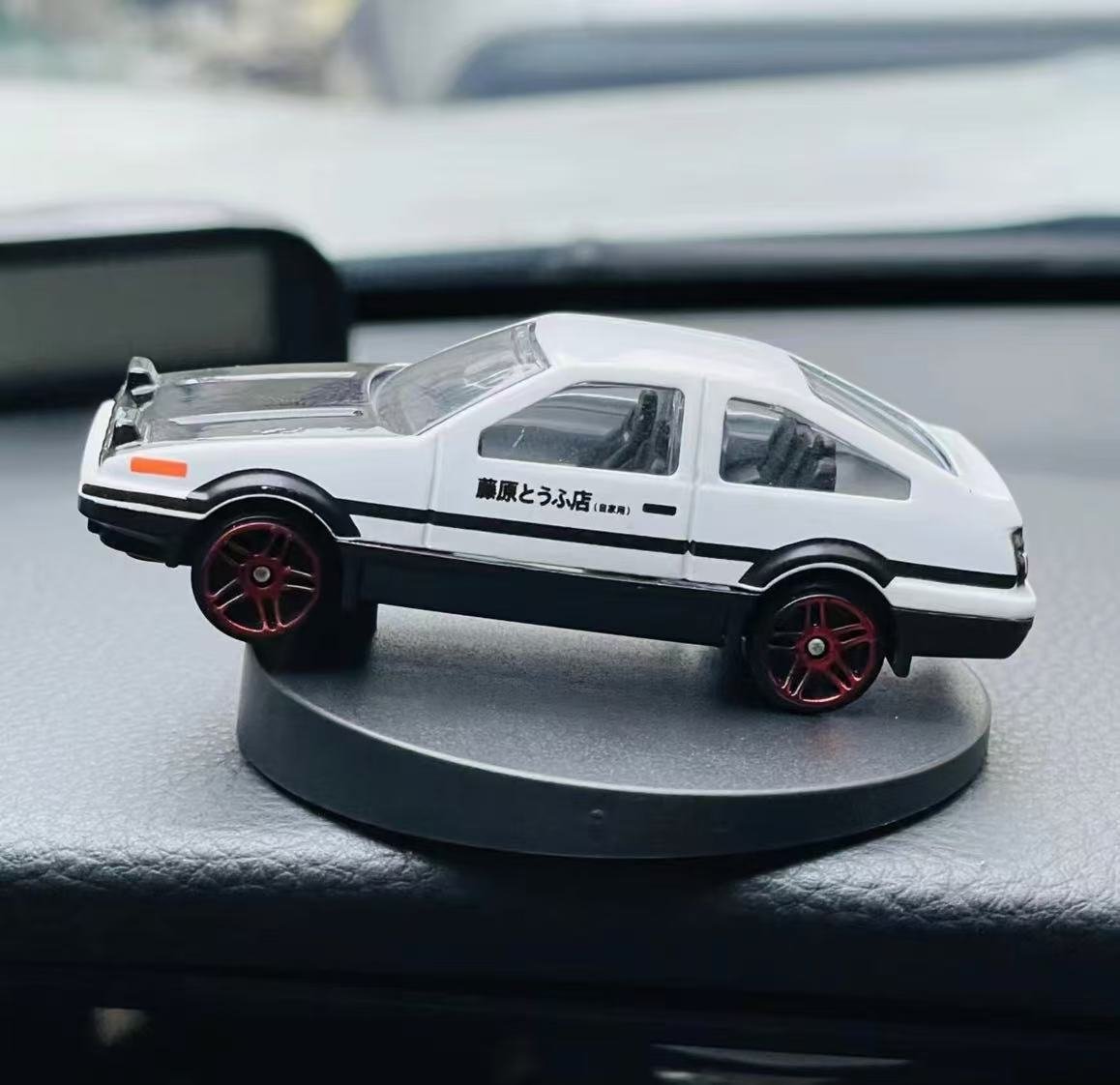 ollig·AE86漂移車載旋轉擺件合金車模型中控台高檔物理姿態掛件汽車擺件 - 图片 3