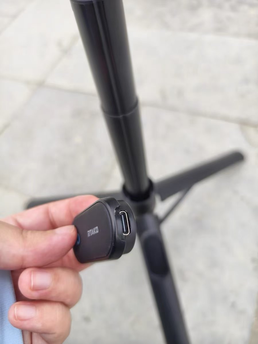 ollig·丟丟桿2025新款戶外手持自拍桿便攜三腳架旋轉拍照神器 - 图片 17